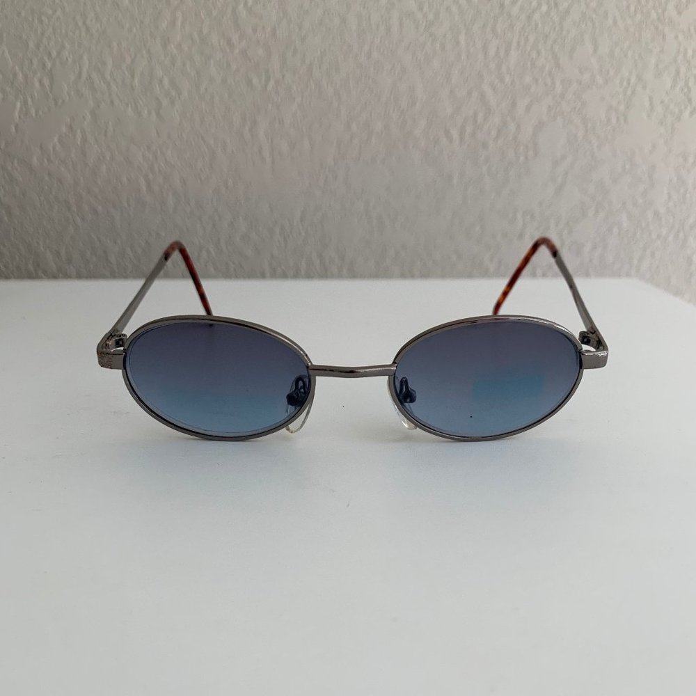 Vintage oval sunnies